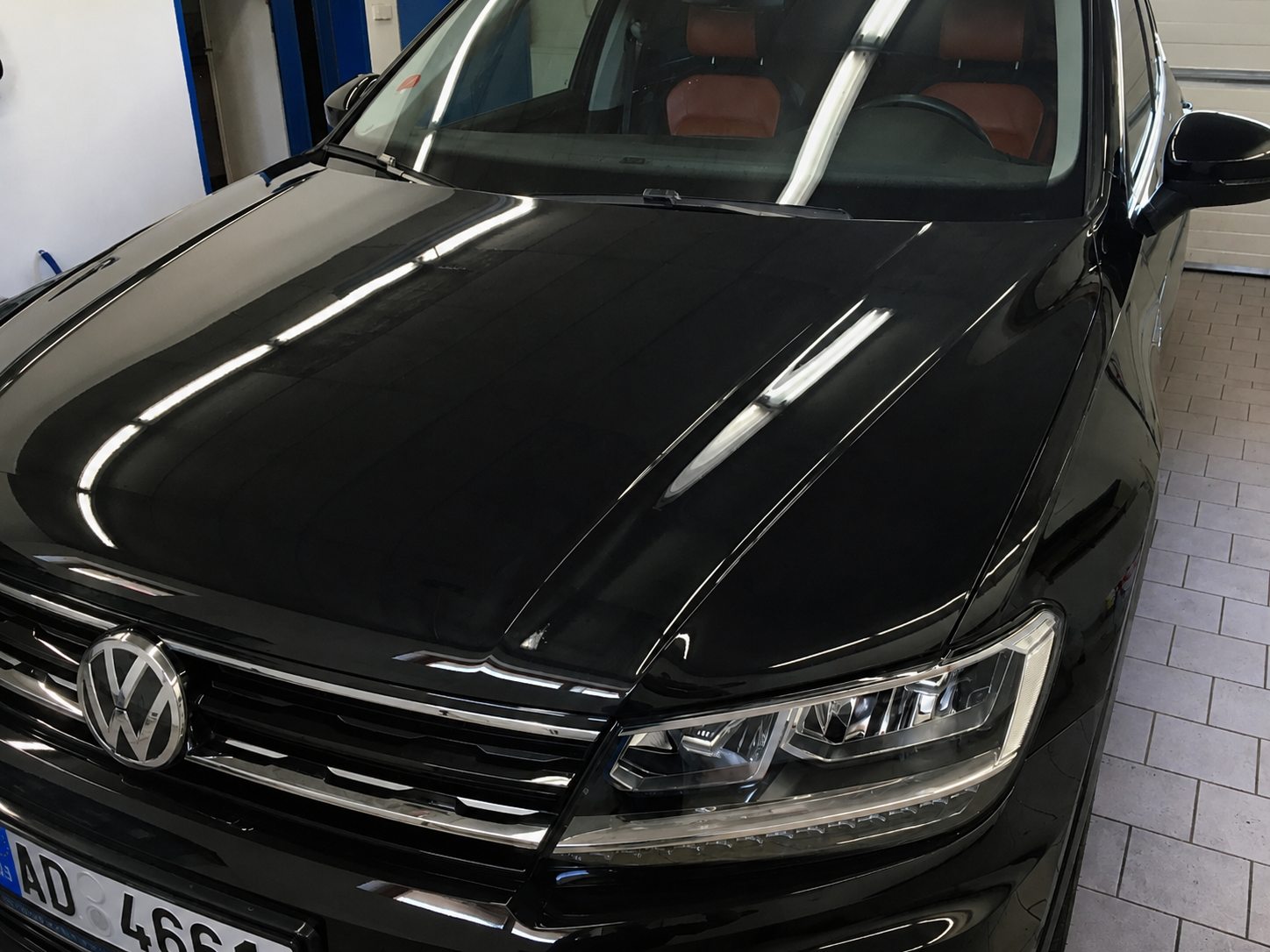 Отполированный капот Volkswagen Полировка кузова Odolena Voda u Prahy - Volkswagen с восстановленным блеском капота
